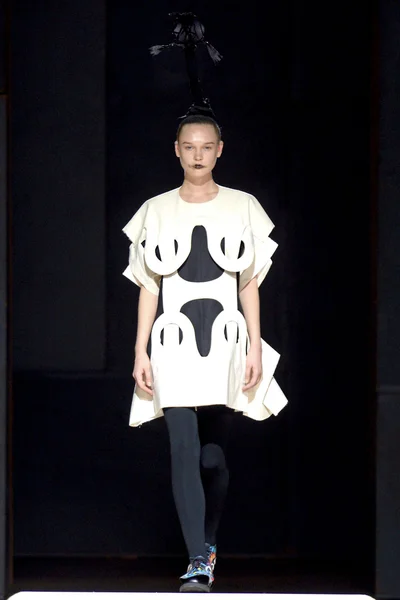 Look 10